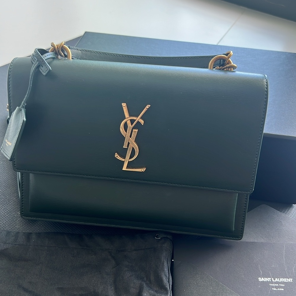 Authentic Saint Laurent Green Leather Shoulder Bag with Iconic YSL Logo. - Picture 3 of 16